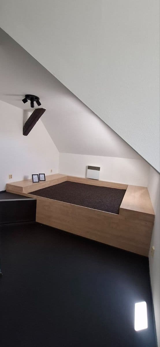 Pronájem bytu 3+kk 110 m², náměstí Smiřických, Kostelec nad Černými lesy, Středočeský kraj Pronájem bytu 3+kk 110 m², náměstí Smiřických, Kostelec nad Černými lesy, Středočeský kraj
