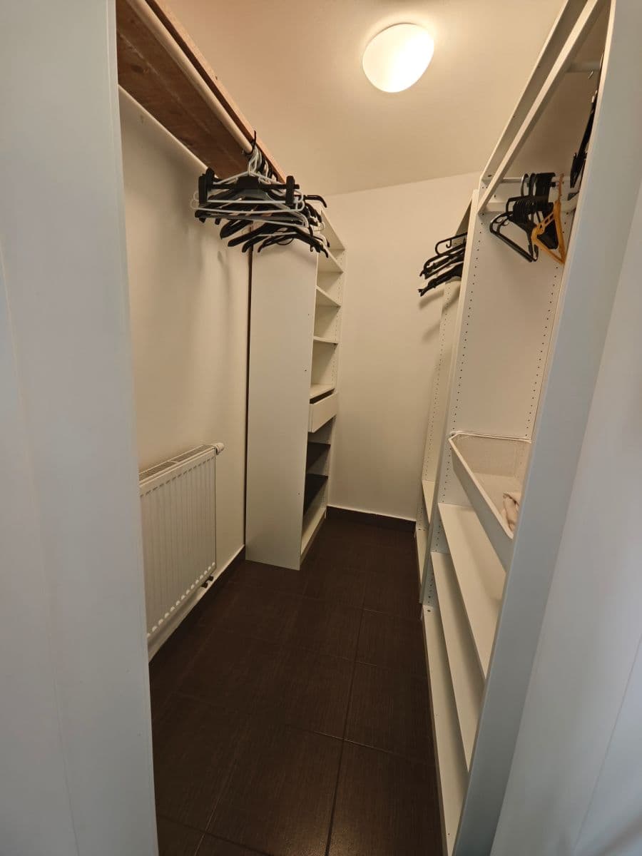 Pronájem bytu 1+kk 48 m², Spojovací, Praha, Praha Pronájem bytu 1+kk 48 m², Spojovací, Praha, Praha