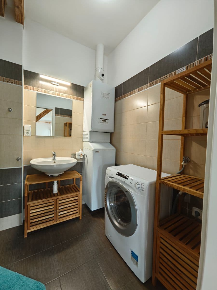 Pronájem bytu 1+kk 48 m², Spojovací, Praha, Praha Pronájem bytu 1+kk 48 m², Spojovací, Praha, Praha