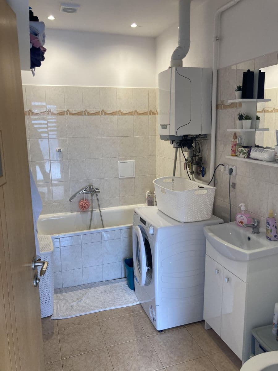 Pronájem bytu 2+kk 73 m², Unhošťská, Kladno, Středočeský kraj Pronájem bytu 2+kk 73 m², Unhošťská, Kladno, Středočeský kraj