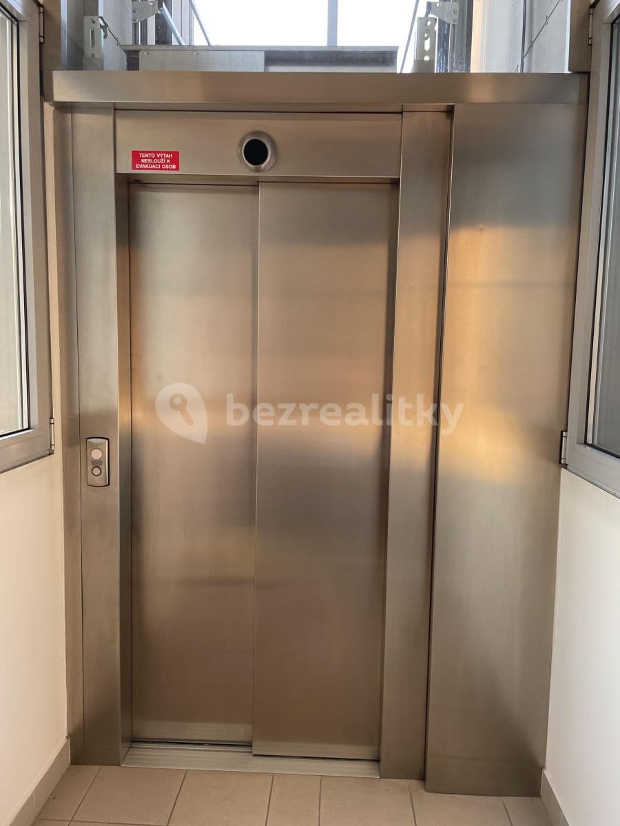 Pronájem bytu 1+kk 40 m², Na Lučinách, Praha, Praha Pronájem bytu 1+kk 40 m², Na Lučinách, Praha, Praha