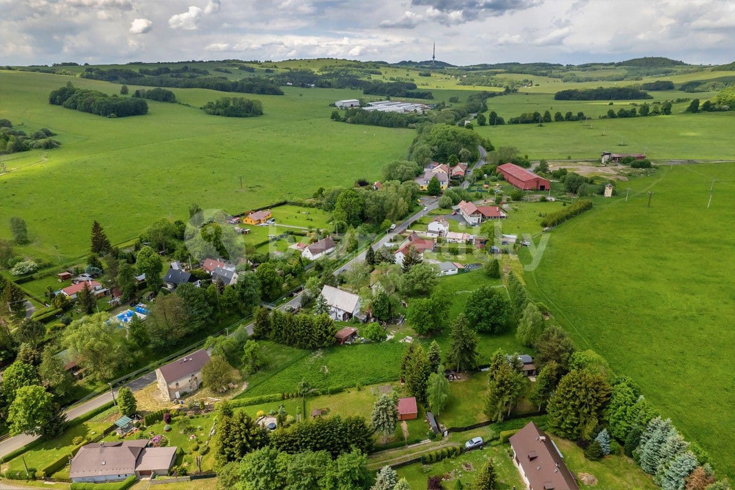 Prodej pozemku 1.991 m², Verneřice, Ústecký kraj