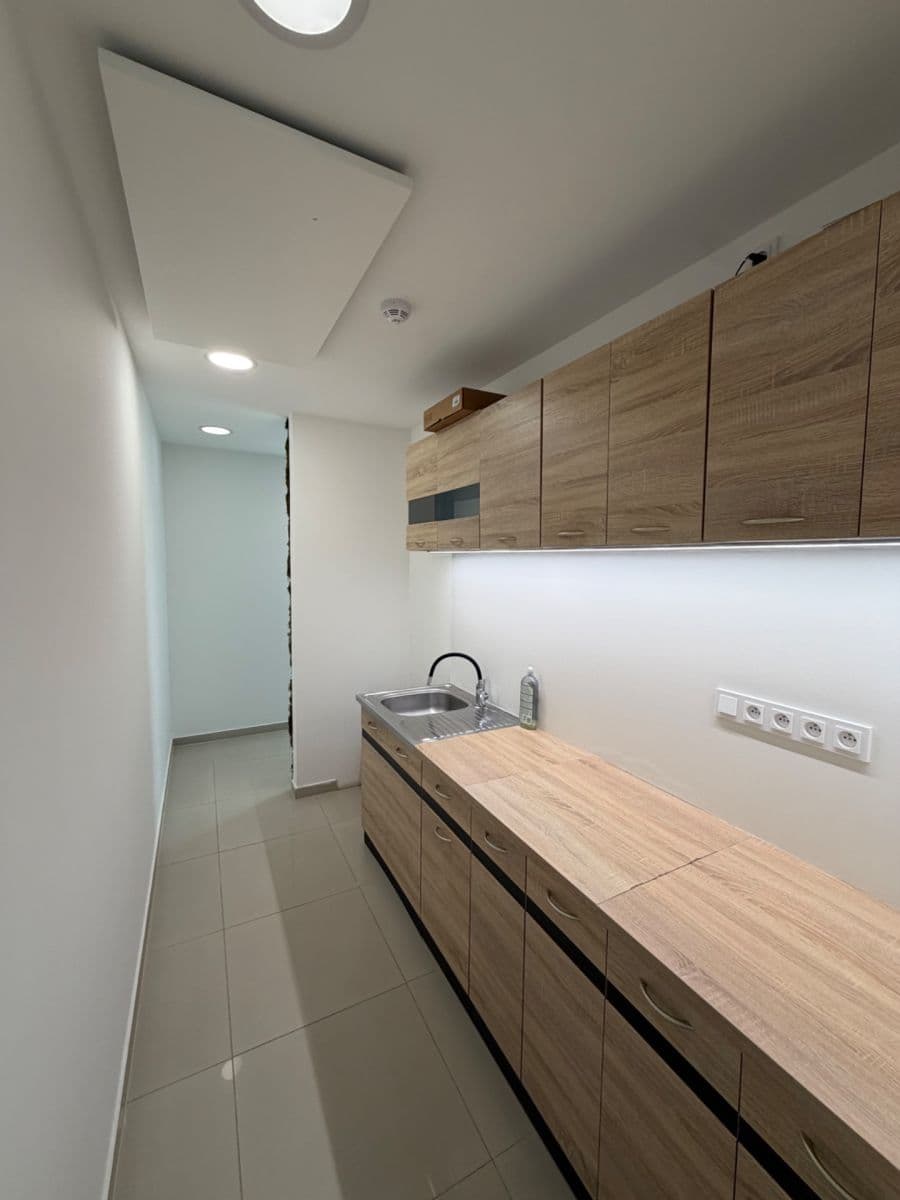 Pronájem kanceláře 56 m², Drahy, Uherské Hradiště, Zlínský kraj Pronájem kanceláře 56 m², Drahy, Uherské Hradiště, Zlínský kraj