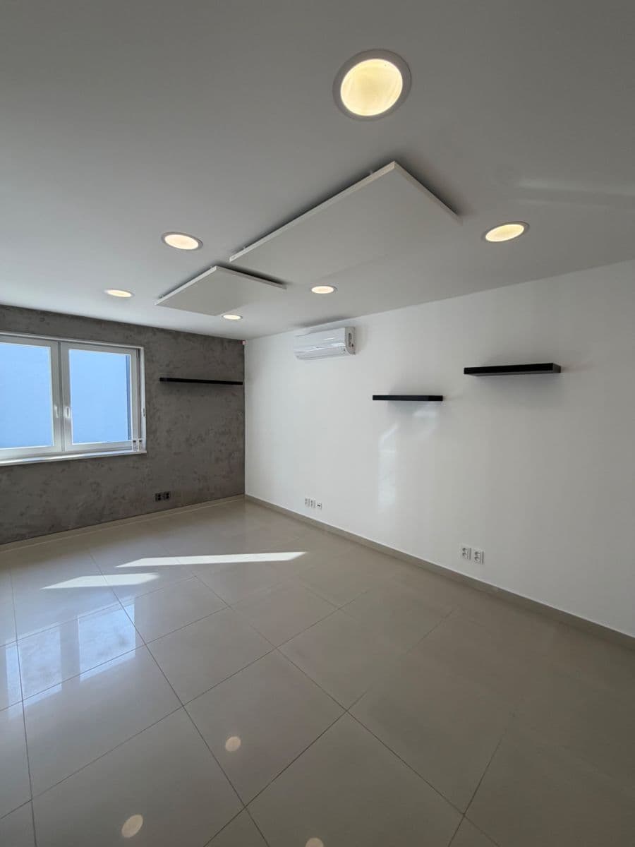 Pronájem kanceláře 56 m², Drahy, Uherské Hradiště, Zlínský kraj Pronájem kanceláře 56 m², Drahy, Uherské Hradiště, Zlínský kraj