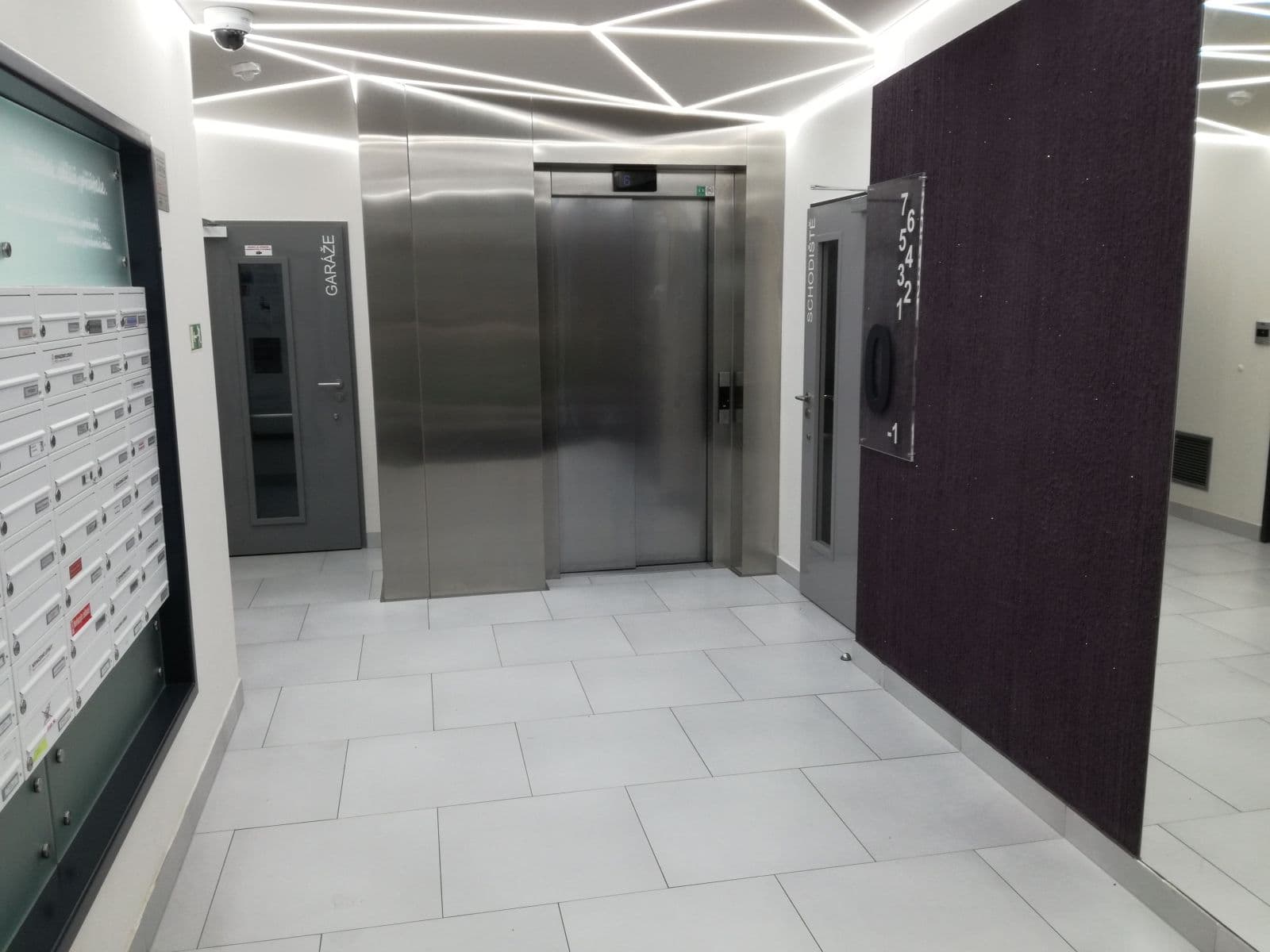 Pronájem bytu 2+kk 60 m², náměstí Junkových, Praha, Praha Pronájem bytu 2+kk 60 m², náměstí Junkových, Praha, Praha