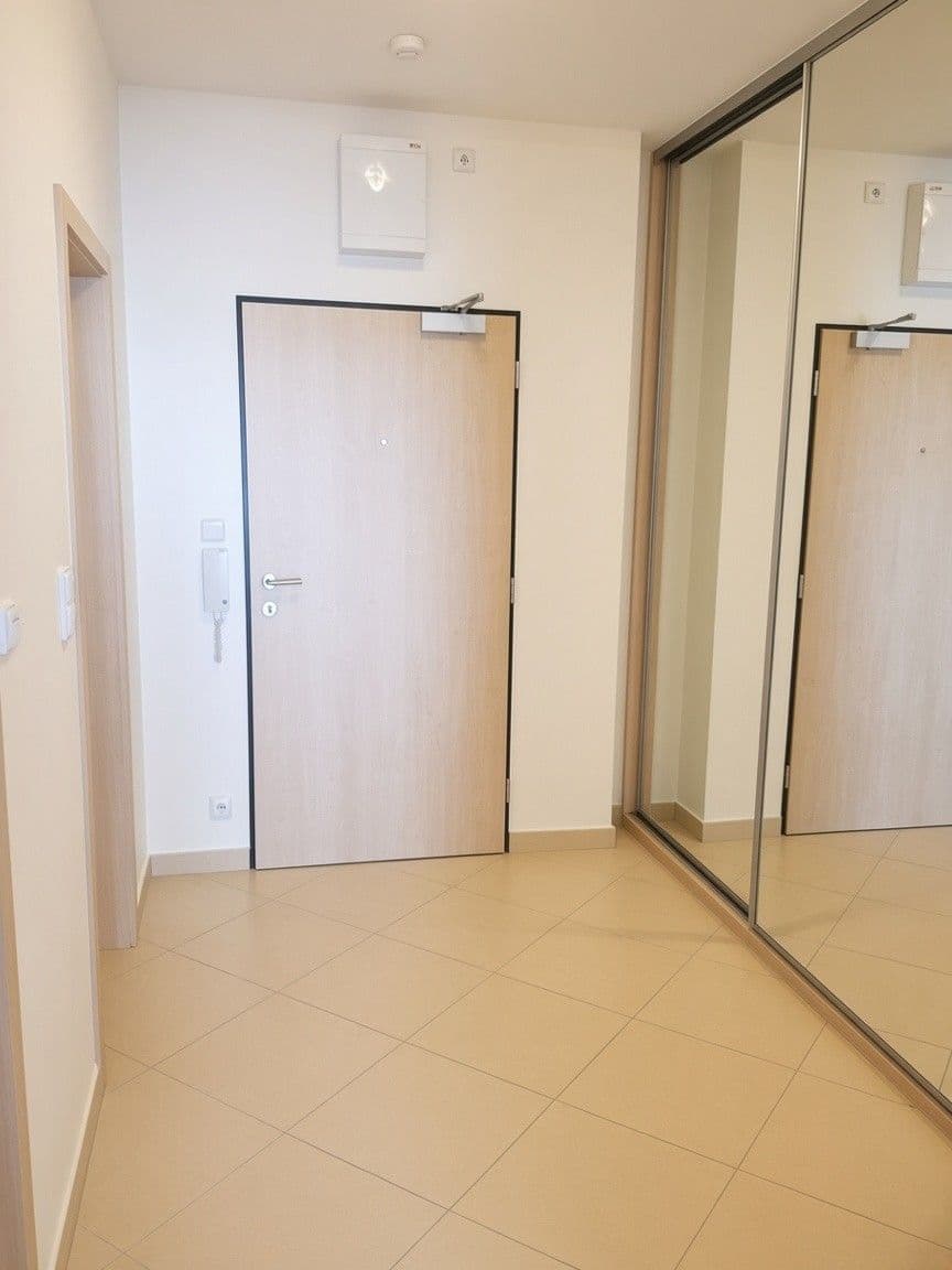 Pronájem bytu 2+kk 60 m², náměstí Junkových, Praha, Praha Pronájem bytu 2+kk 60 m², náměstí Junkových, Praha, Praha