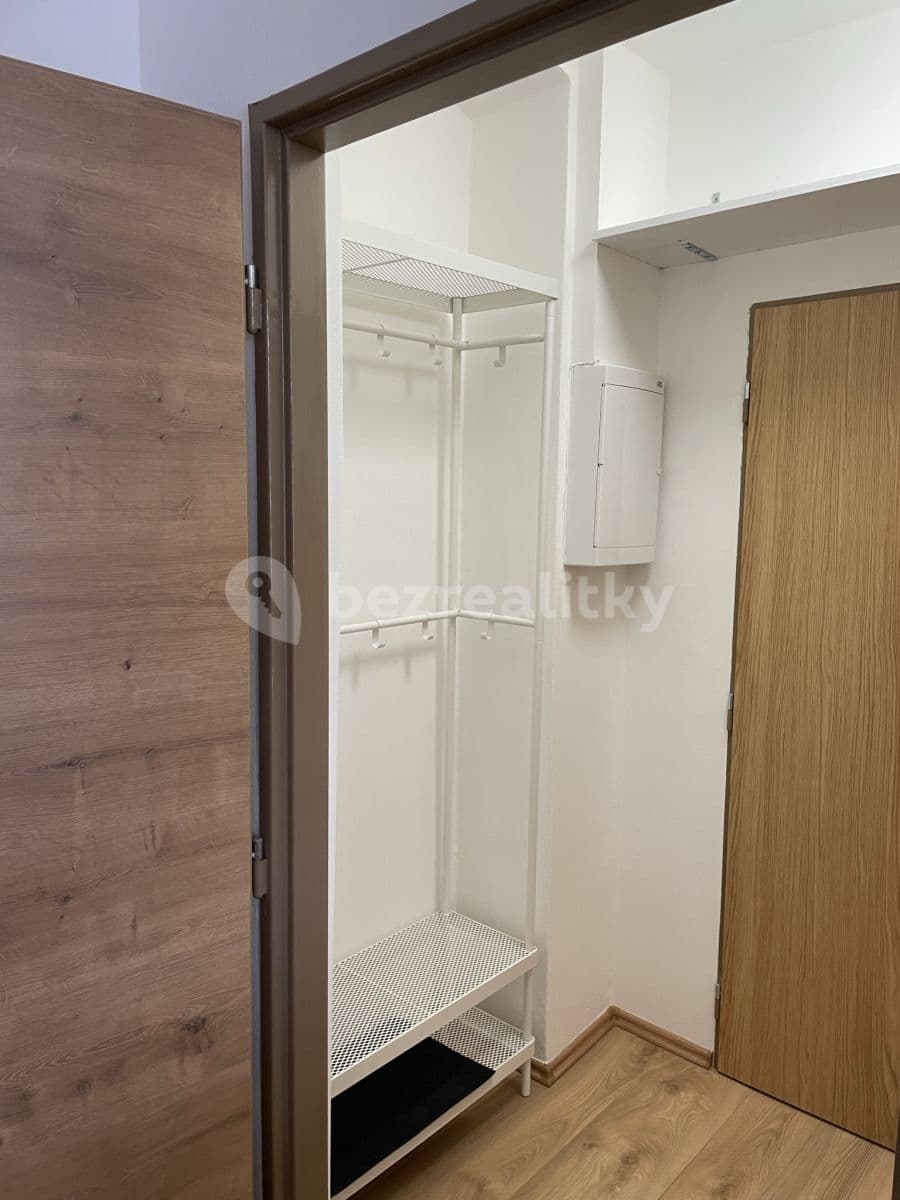 Pronájem bytu 1+1 38 m², Duškova, Praha, Praha Pronájem bytu 1+1 38 m², Duškova, Praha, Praha