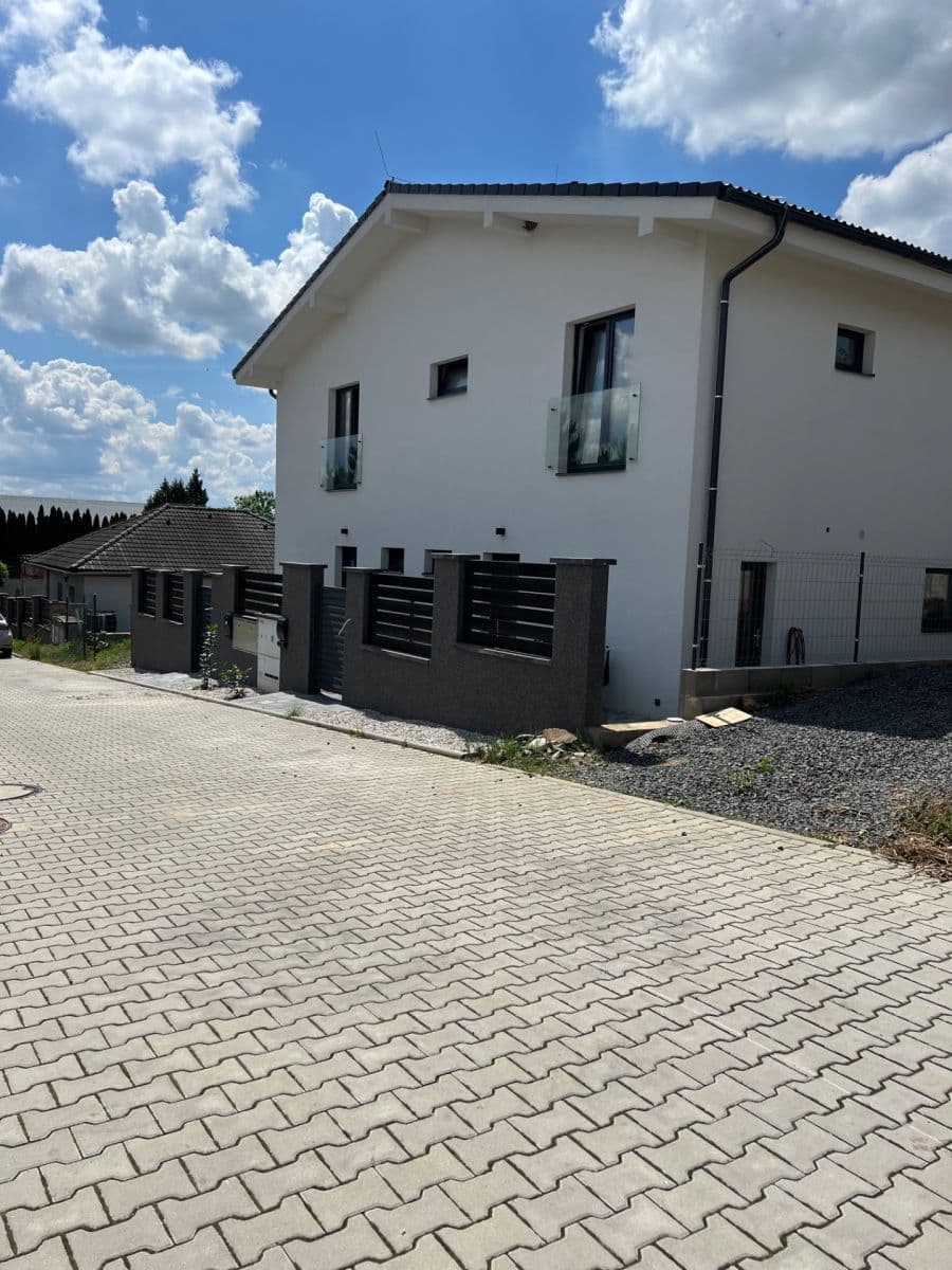 Pronájem domu 135 m², pozemek 250 m², Západní, Klíčany, Středočeský kraj Pronájem domu 135 m², pozemek 250 m², Západní, Klíčany, Středočeský kraj