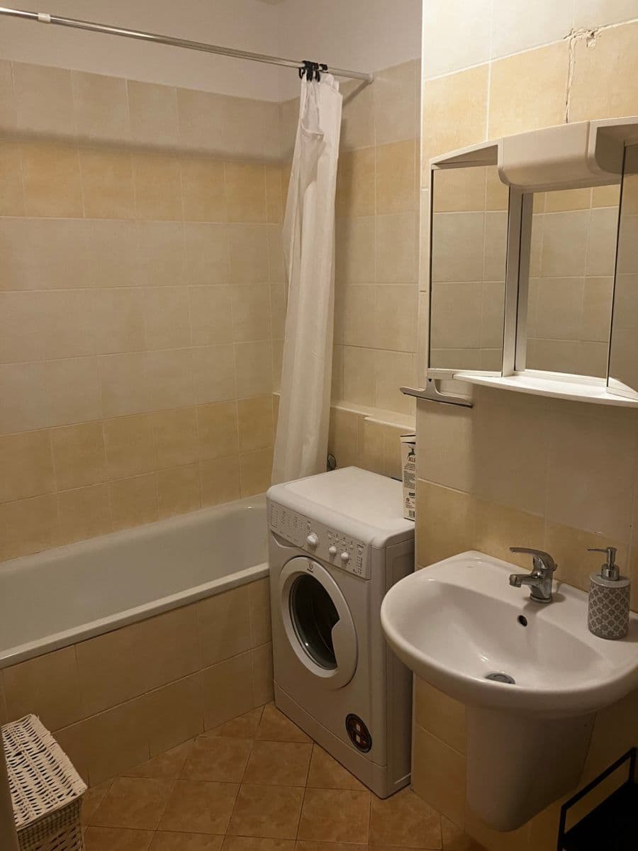 Pronájem bytu 1+kk 31 m², Podkovářská, Praha, Praha Pronájem bytu 1+kk 31 m², Podkovářská, Praha, Praha