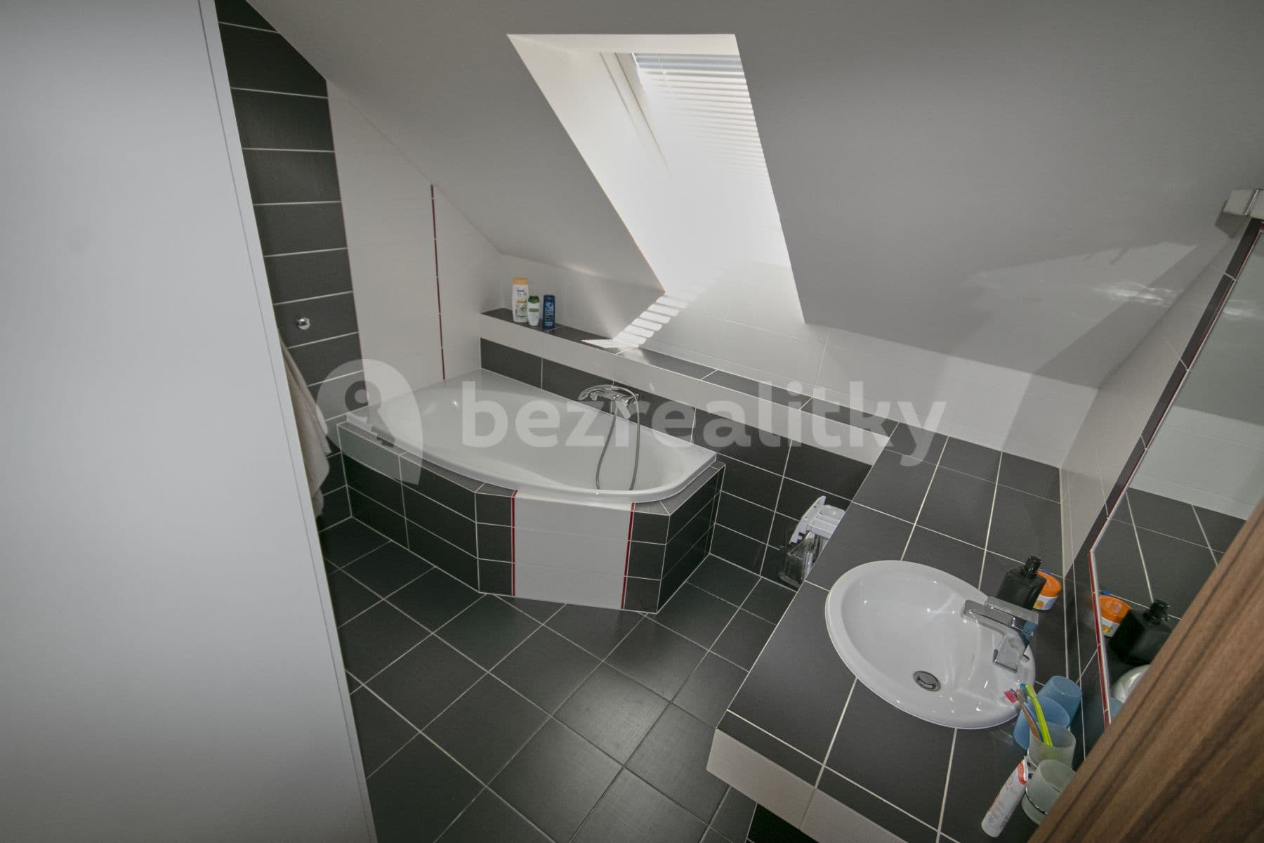 Pronájem domu 140 m², pozemek 1.200 m², Na Pavelce, Zlín, Zlínský kraj Pronájem domu 140 m², pozemek 1.200 m², Na Pavelce, Zlín, Zlínský kraj