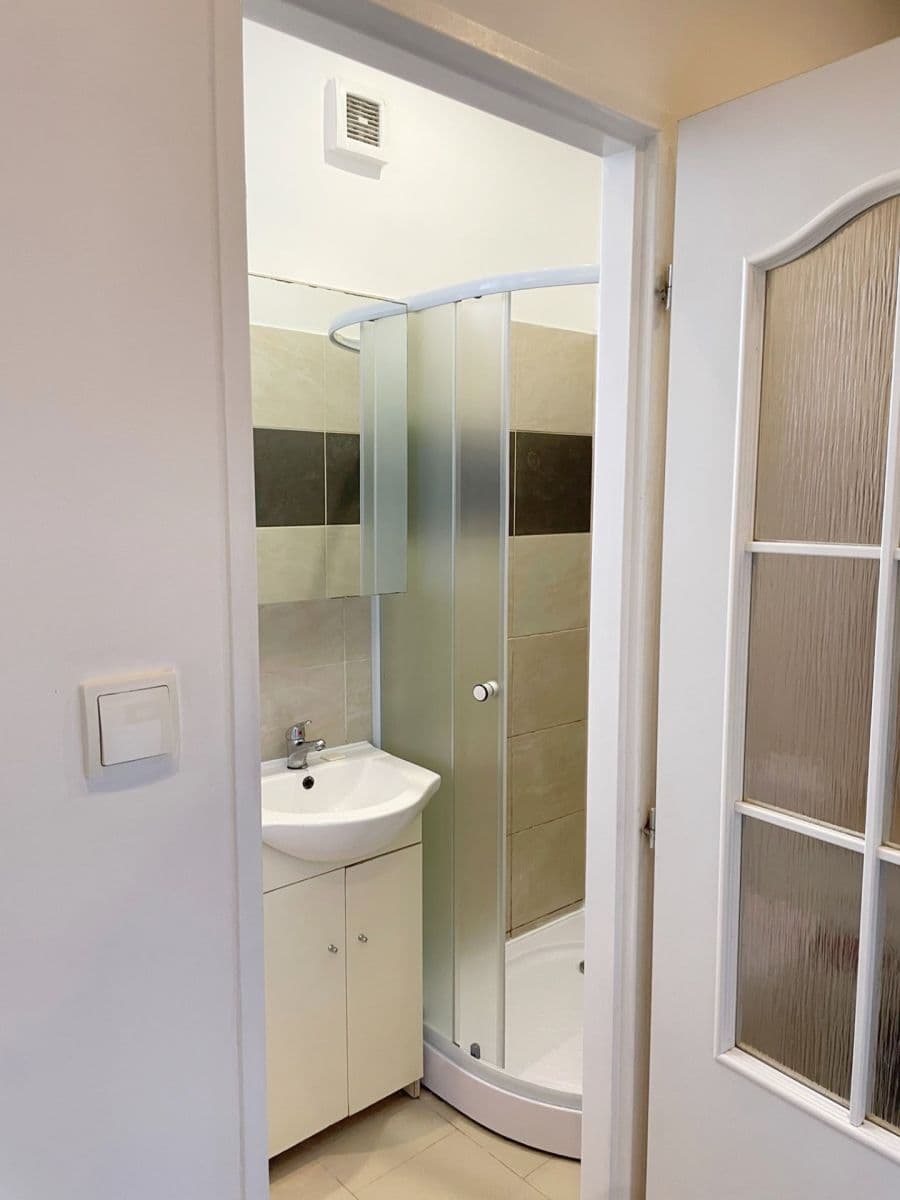 Pronájem bytu 1+kk 30 m², Prostřední, Praha, Praha Pronájem bytu 1+kk 30 m², Prostřední, Praha, Praha