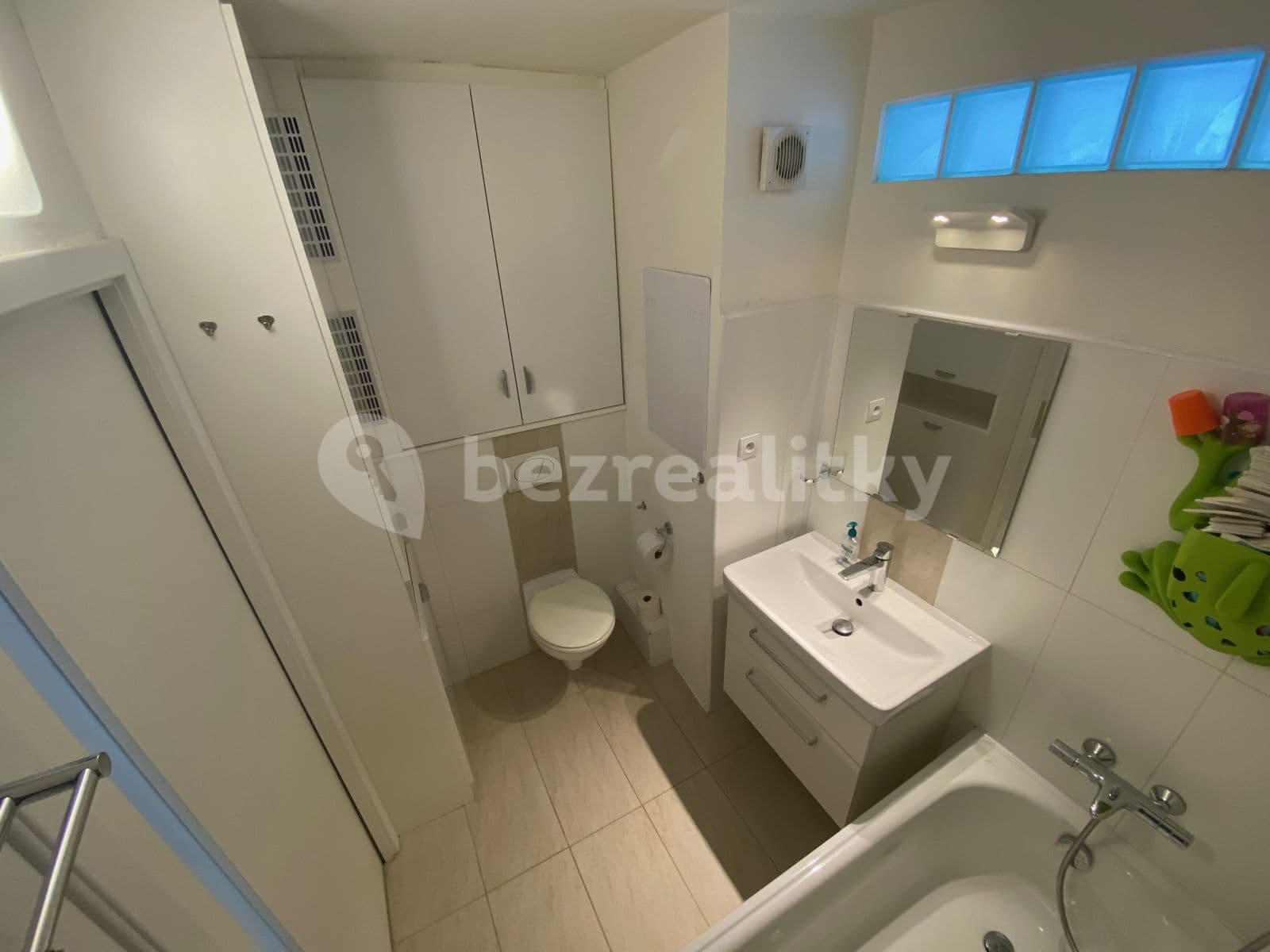 Pronájem bytu 3+kk 60 m², K Olympiku, Praha, Praha Pronájem bytu 3+kk 60 m², K Olympiku, Praha, Praha