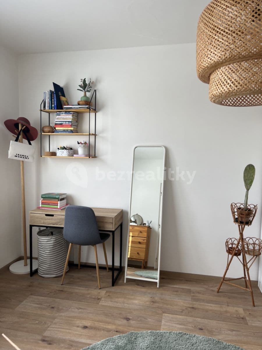 Pronájem bytu 2+kk 36 m², Kosmova, Ústí nad Labem, Ústecký kraj Pronájem bytu 2+kk 36 m², Kosmova, Ústí nad Labem, Ústecký kraj