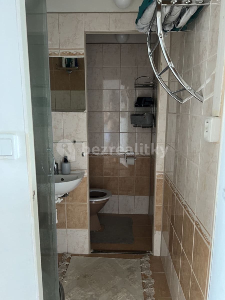 Pronájem bytu 2+kk 36 m², Kosmova, Ústí nad Labem, Ústecký kraj Pronájem bytu 2+kk 36 m², Kosmova, Ústí nad Labem, Ústecký kraj