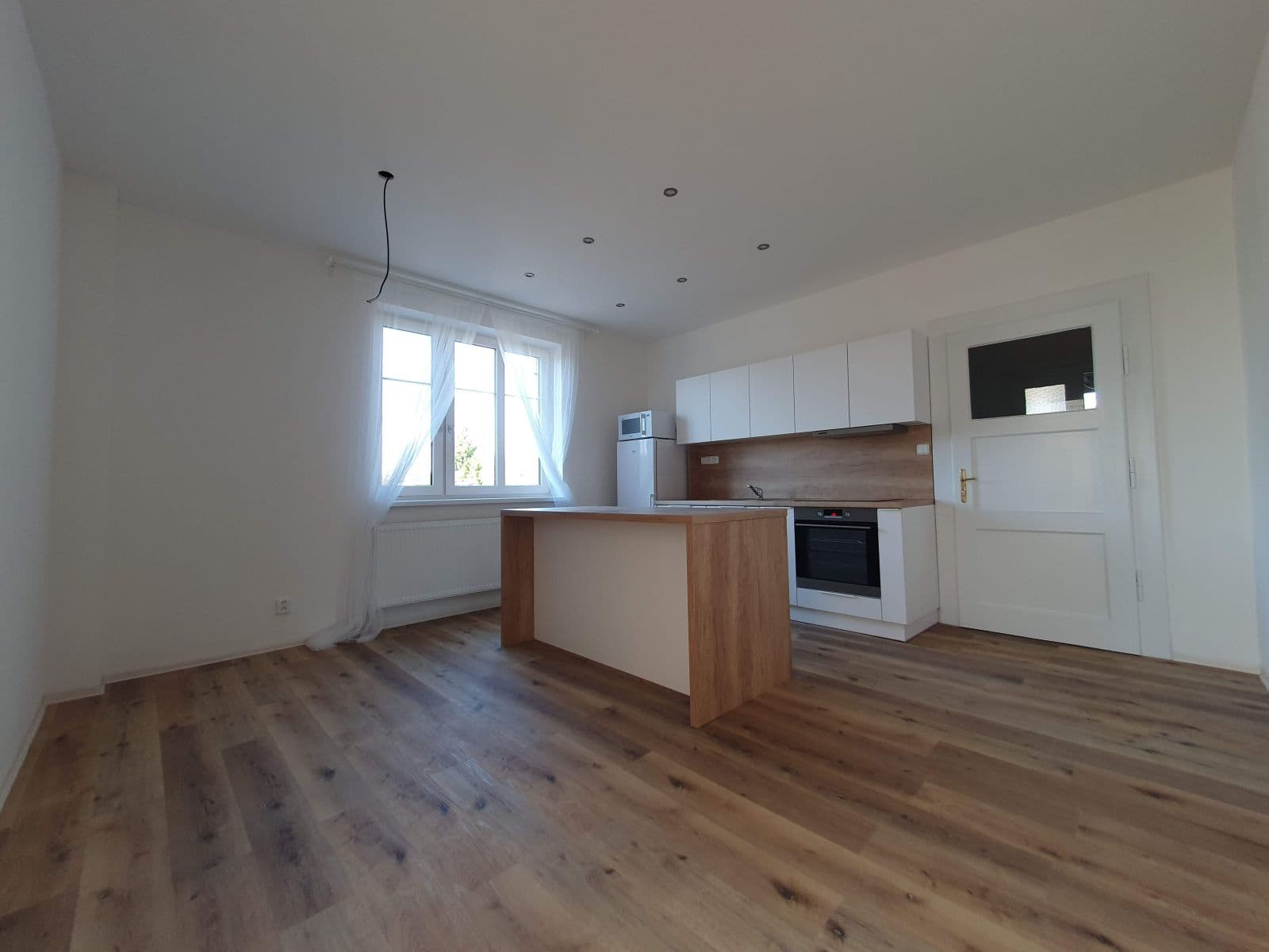 Pronájem bytu 4+kk 93 m², Vochovská, Plzeň, Plzeňský kraj Pronájem bytu 4+kk 93 m², Vochovská, Plzeň, Plzeňský kraj