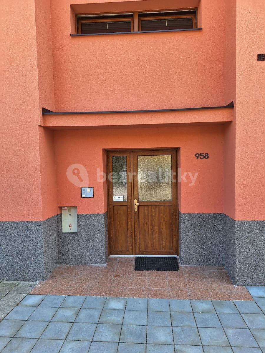 Pronájem bytu 1+1 35 m², Husova čtvrť, Rosice, Jihomoravský kraj Pronájem bytu 1+1 35 m², Husova čtvrť, Rosice, Jihomoravský kraj