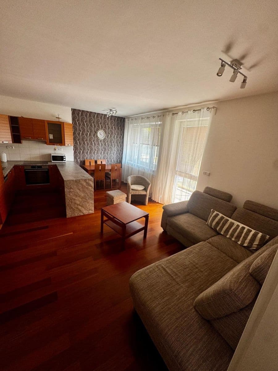 Pronájem bytu 3+kk 65 m², Trojmezní, Šestajovice, Středočeský kraj Pronájem bytu 3+kk 65 m², Trojmezní, Šestajovice, Středočeský kraj