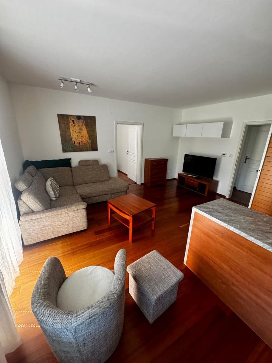 Pronájem bytu 3+kk 65 m², Trojmezní, Šestajovice, Středočeský kraj Pronájem bytu 3+kk 65 m², Trojmezní, Šestajovice, Středočeský kraj