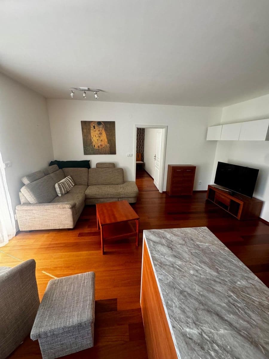 Pronájem bytu 3+kk 65 m², Trojmezní, Šestajovice, Středočeský kraj Pronájem bytu 3+kk 65 m², Trojmezní, Šestajovice, Středočeský kraj