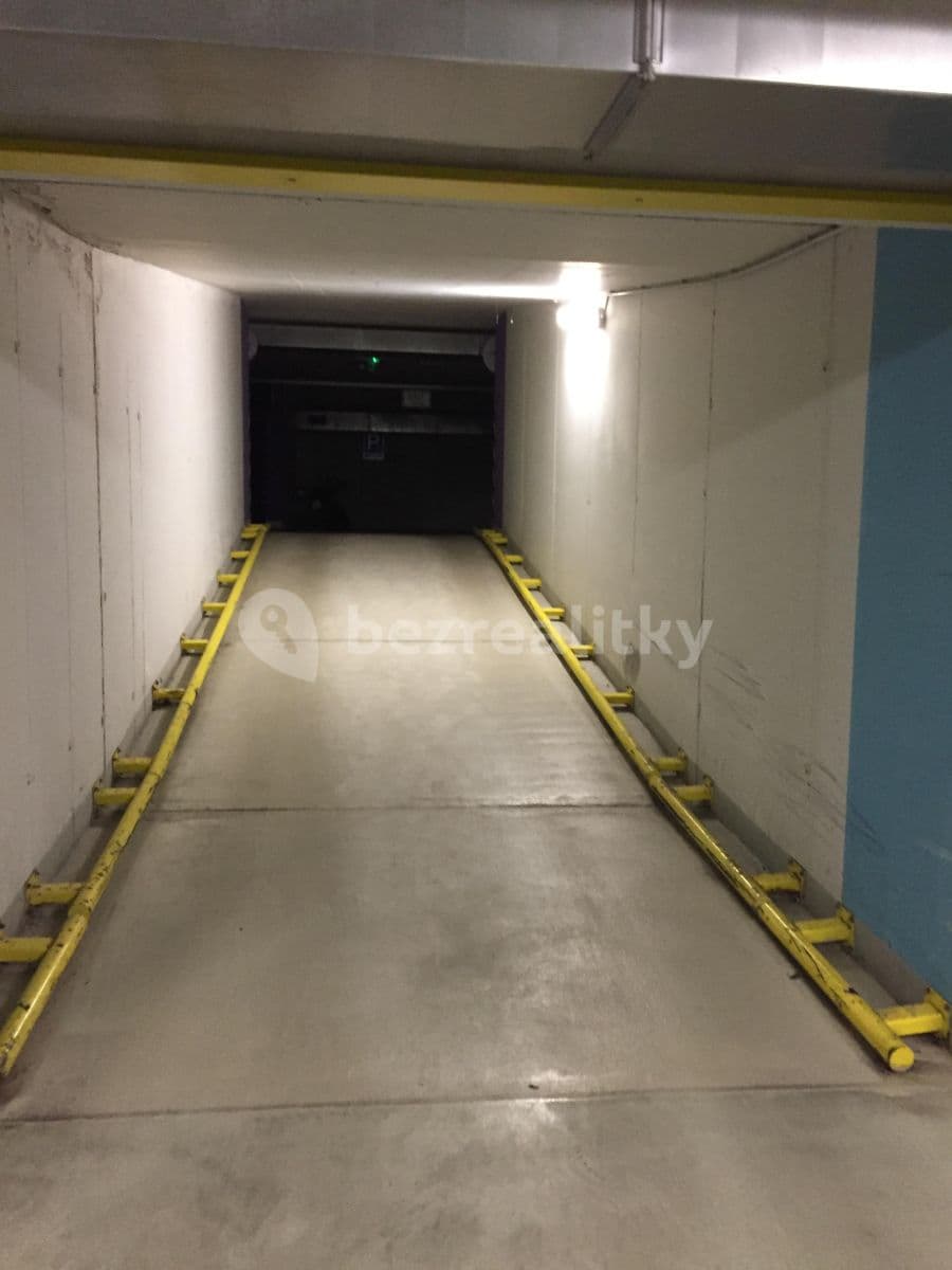 Pronájem garáže 12 m², Sluneční náměstí, Praha, Praha Pronájem garáže 12 m², Sluneční náměstí, Praha, Praha