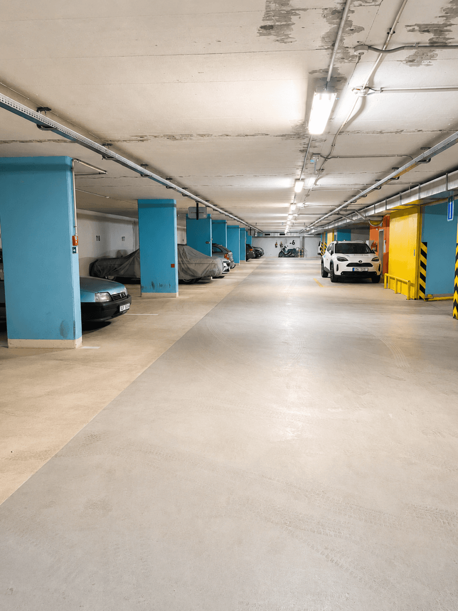 Pronájem garáže 12 m², Sluneční náměstí, Praha, Praha Pronájem garáže 12 m², Sluneční náměstí, Praha, Praha