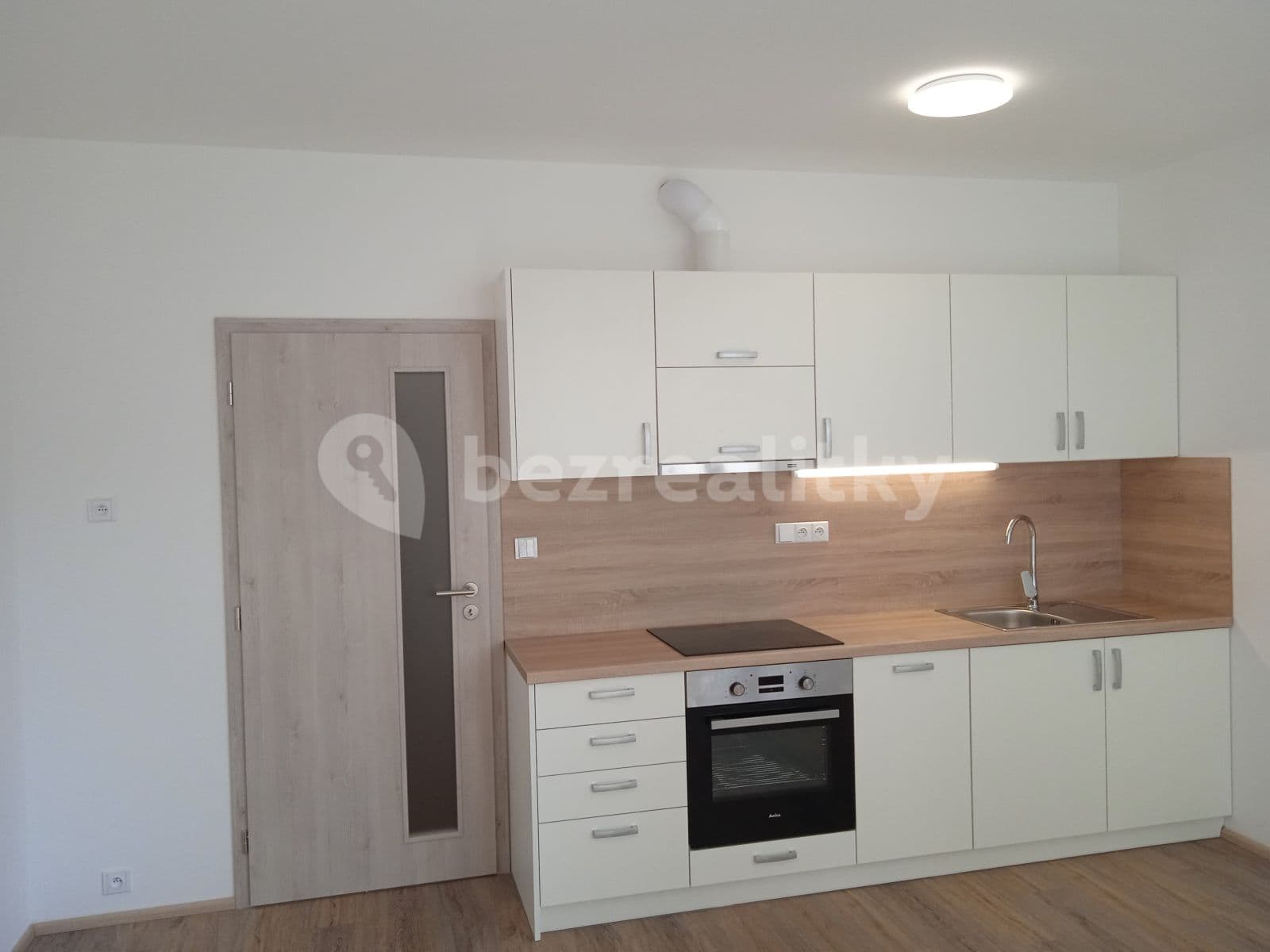Pronájem bytu 1+kk 32 m², Nerudova, Poděbrady, Středočeský kraj Pronájem bytu 1+kk 32 m², Nerudova, Poděbrady, Středočeský kraj