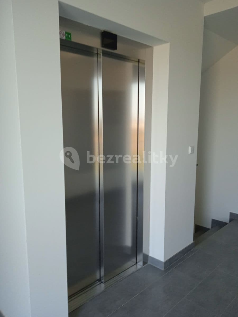 Pronájem bytu 1+kk 32 m², Nerudova, Poděbrady, Středočeský kraj Pronájem bytu 1+kk 32 m², Nerudova, Poděbrady, Středočeský kraj