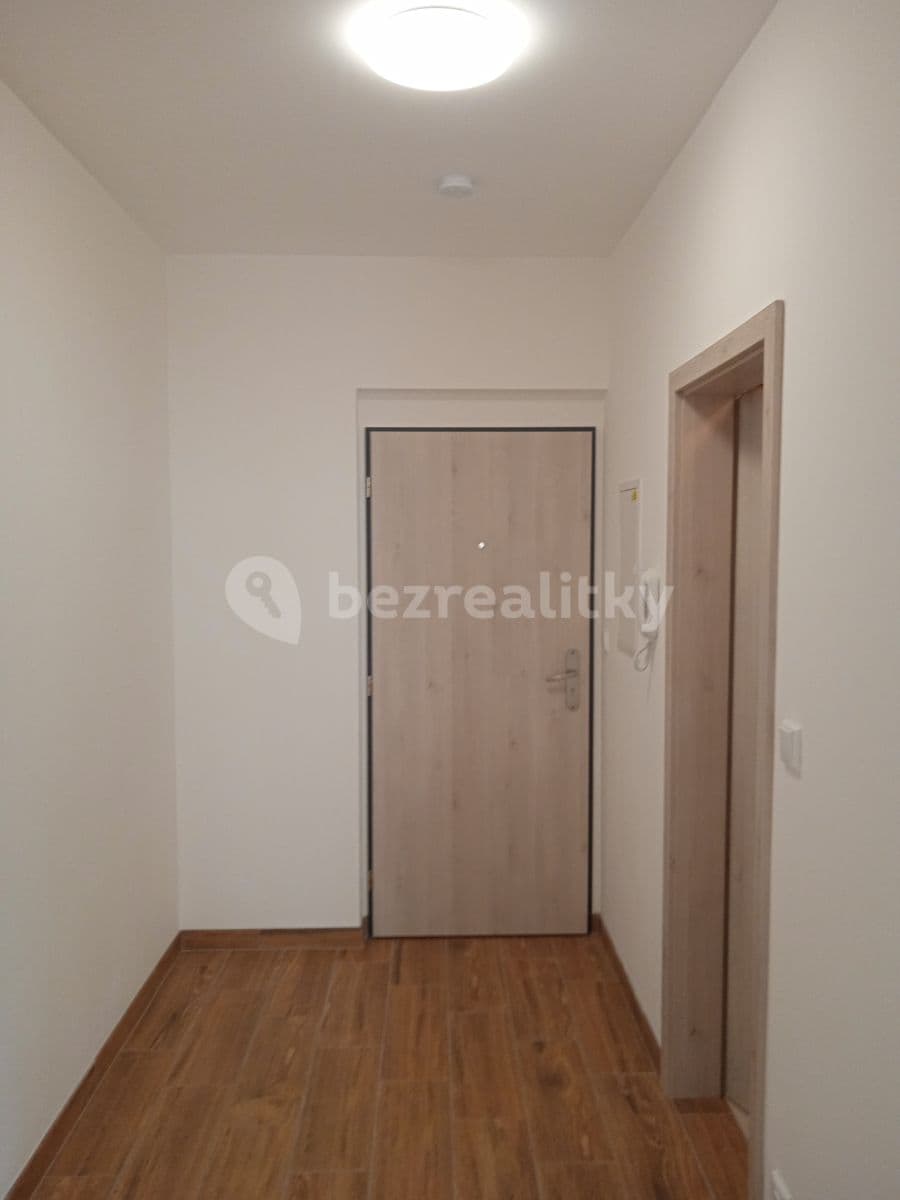 Pronájem bytu 1+kk 32 m², Nerudova, Poděbrady, Středočeský kraj Pronájem bytu 1+kk 32 m², Nerudova, Poděbrady, Středočeský kraj