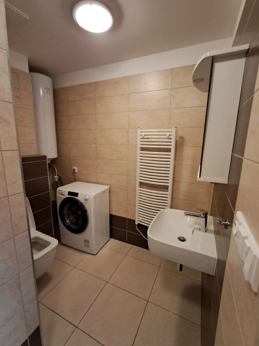 Pronájem bytu 1+kk 32 m², Nerudova, Poděbrady, Středočeský kraj Pronájem bytu 1+kk 32 m², Nerudova, Poděbrady, Středočeský kraj