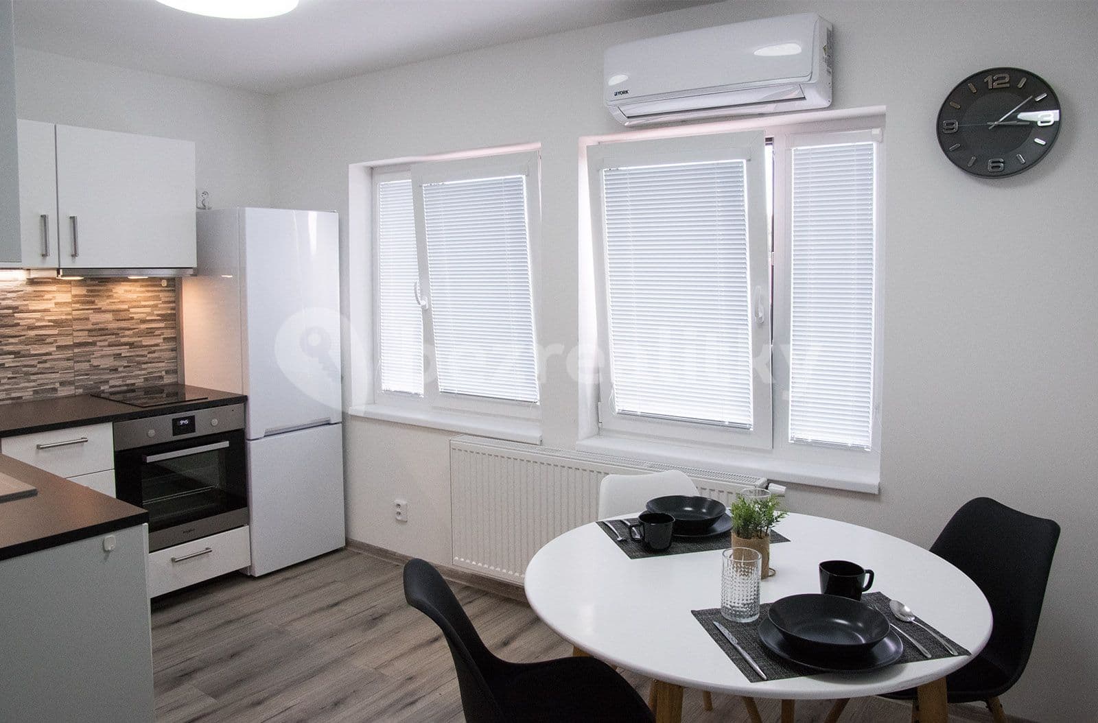 Pronájem bytu 2+kk 45 m², Vrapická, Kladno, Středočeský kraj Pronájem bytu 2+kk 45 m², Vrapická, Kladno, Středočeský kraj