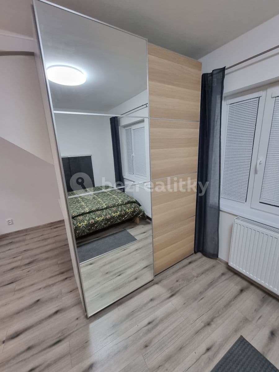Pronájem bytu 2+kk 45 m², Vrapická, Kladno, Středočeský kraj Pronájem bytu 2+kk 45 m², Vrapická, Kladno, Středočeský kraj