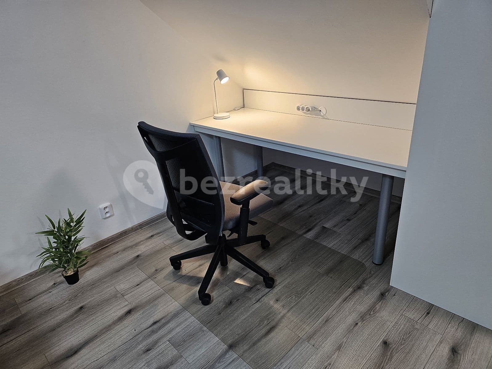 Pronájem bytu 2+kk 45 m², Vrapická, Kladno, Středočeský kraj Pronájem bytu 2+kk 45 m², Vrapická, Kladno, Středočeský kraj