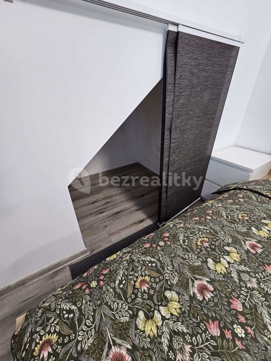 Pronájem bytu 2+kk 45 m², Vrapická, Kladno, Středočeský kraj Pronájem bytu 2+kk 45 m², Vrapická, Kladno, Středočeský kraj