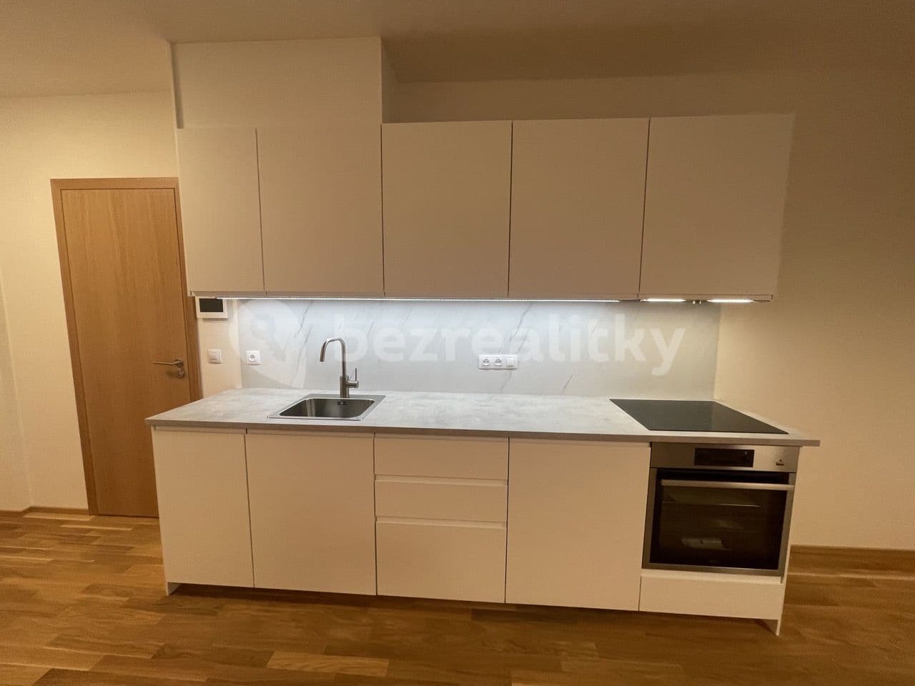 Pronájem bytu 1+kk 1 m², Ke Hřišti, Černošice, Středočeský kraj Pronájem bytu 1+kk 1 m², Ke Hřišti, Černošice, Středočeský kraj