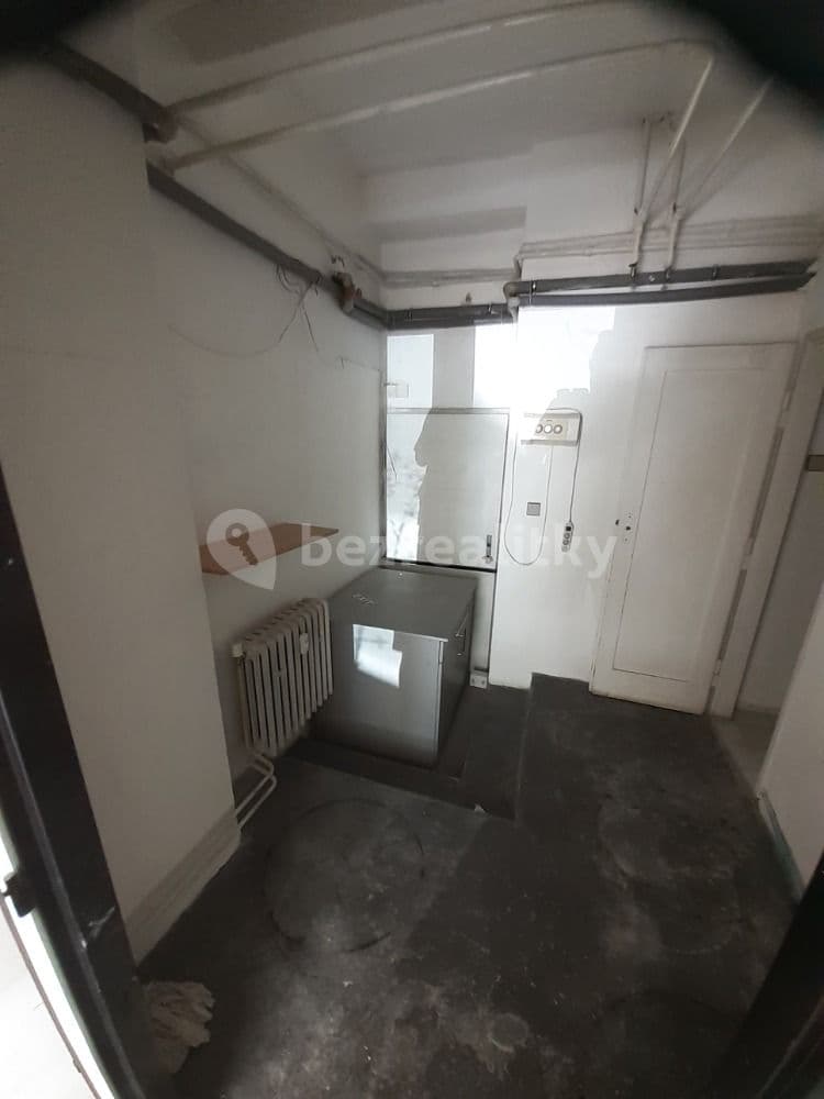 Pronájem nebytového prostoru 50 m², Hollarovo náměstí, Praha, Praha Pronájem nebytového prostoru 50 m², Hollarovo náměstí, Praha, Praha