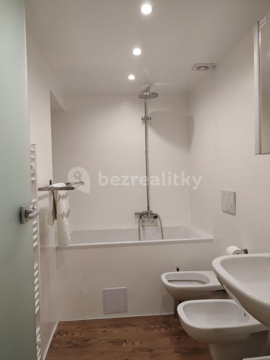 Pronájem bytu 1+kk 38 m², Prvního pluku, Praha, Praha Pronájem bytu 1+kk 38 m², Prvního pluku, Praha, Praha