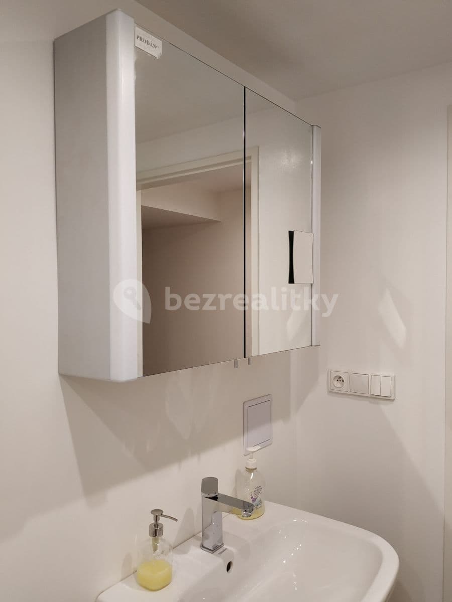 Pronájem bytu 1+kk 38 m², Prvního pluku, Praha, Praha Pronájem bytu 1+kk 38 m², Prvního pluku, Praha, Praha