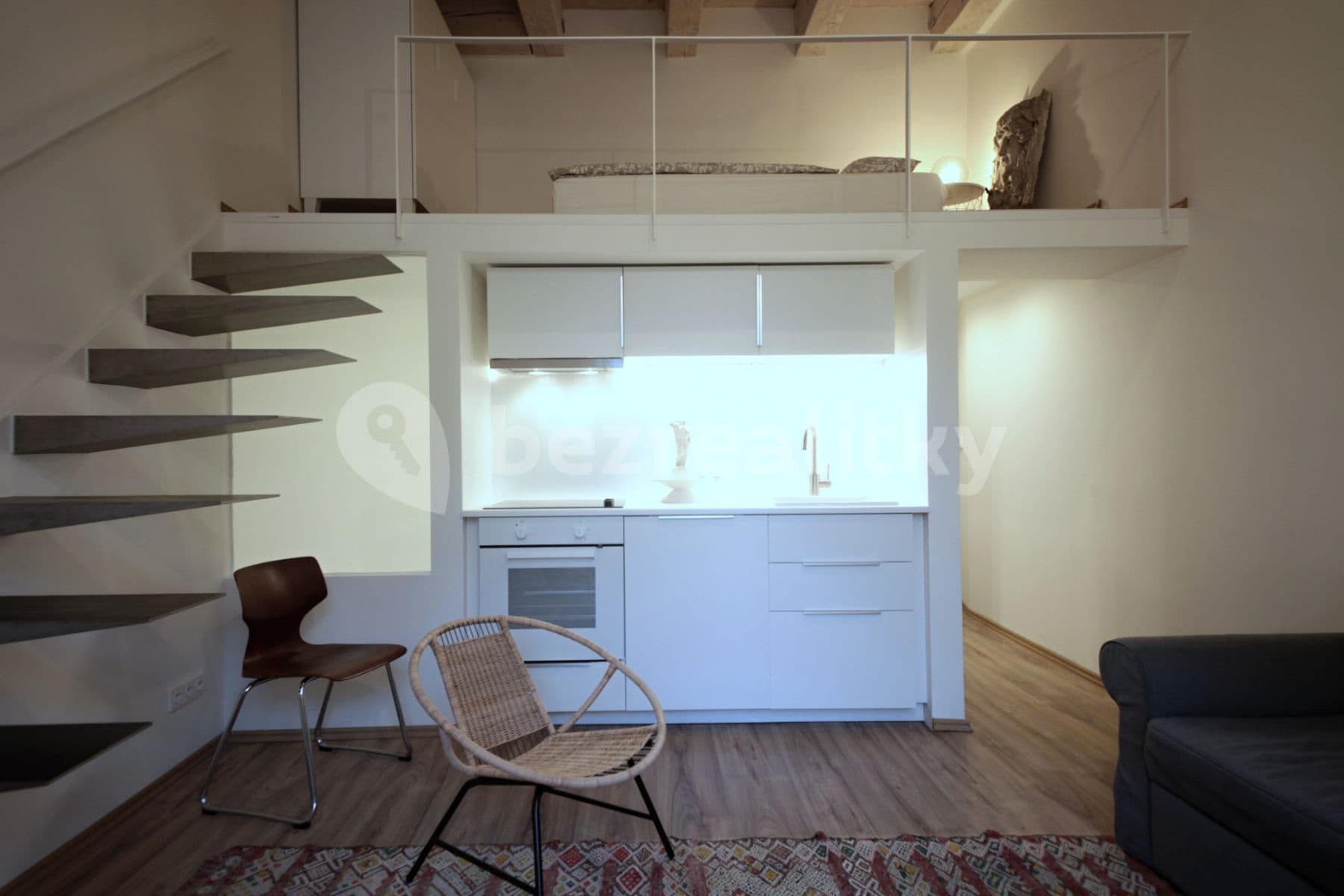 Pronájem bytu 1+kk 38 m², Prvního pluku, Praha, Praha Pronájem bytu 1+kk 38 m², Prvního pluku, Praha, Praha