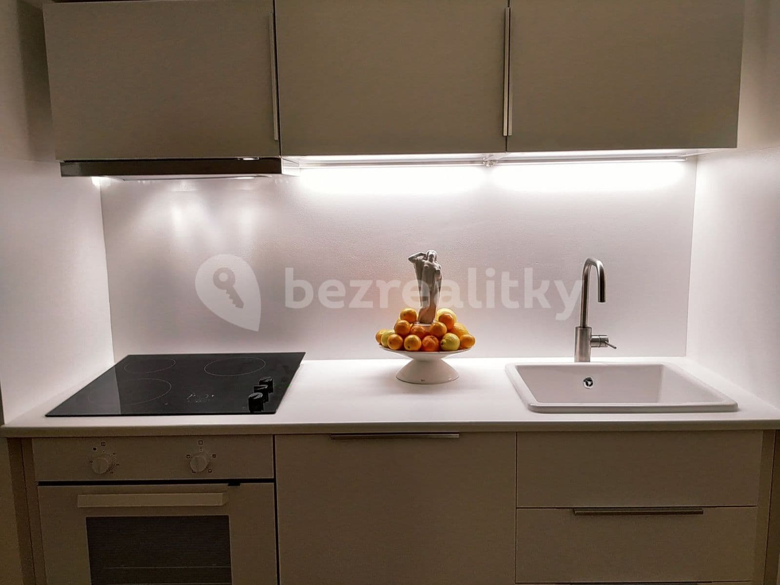 Pronájem bytu 1+kk 38 m², Prvního pluku, Praha, Praha Pronájem bytu 1+kk 38 m², Prvního pluku, Praha, Praha