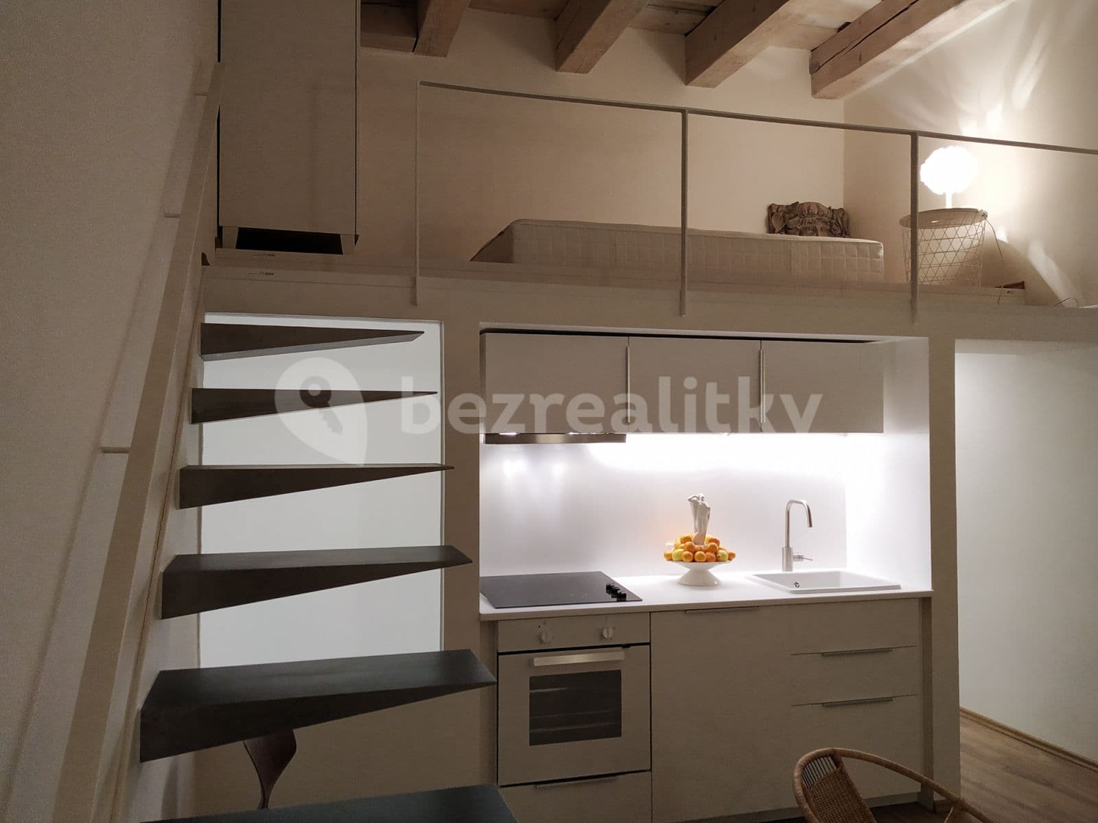 Pronájem bytu 1+kk 38 m², Prvního pluku, Praha, Praha Pronájem bytu 1+kk 38 m², Prvního pluku, Praha, Praha