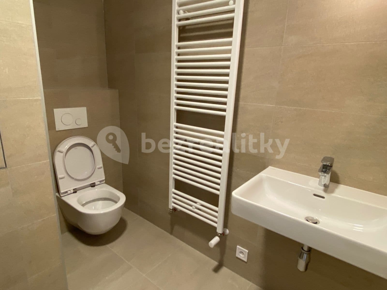 Pronájem bytu 1+kk 41 m², U Červeného mlýna, Brno, Jihomoravský kraj Pronájem bytu 1+kk 41 m², U Červeného mlýna, Brno, Jihomoravský kraj