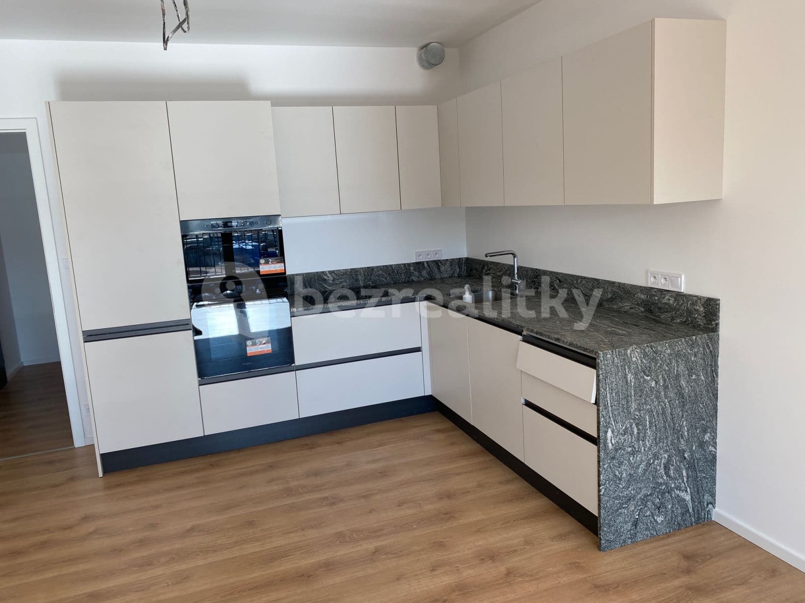 Pronájem bytu 1+kk 41 m², U Červeného mlýna, Brno, Jihomoravský kraj Pronájem bytu 1+kk 41 m², U Červeného mlýna, Brno, Jihomoravský kraj