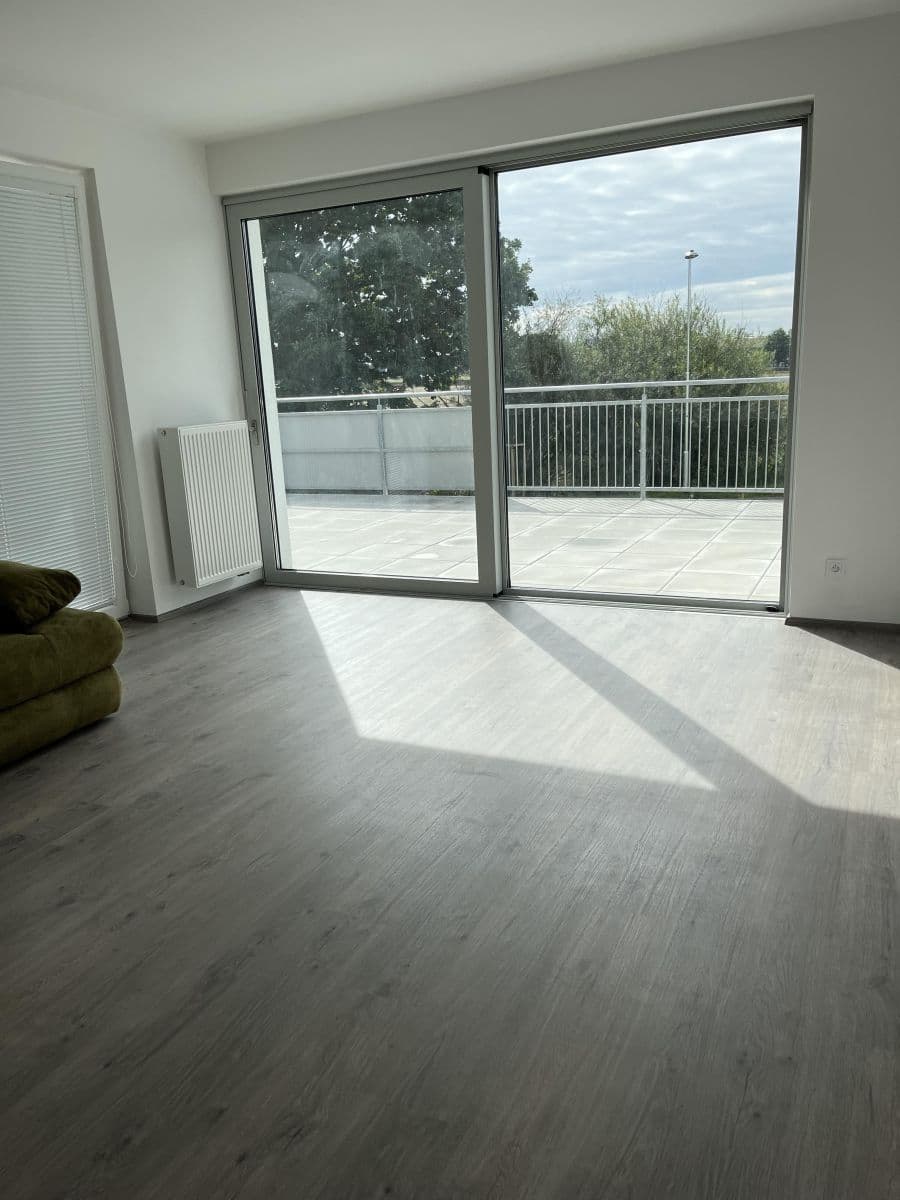 Pronájem bytu 2+kk 71 m², U Sportovní školy, Pardubice, Pardubický kraj Pronájem bytu 2+kk 71 m², U Sportovní školy, Pardubice, Pardubický kraj