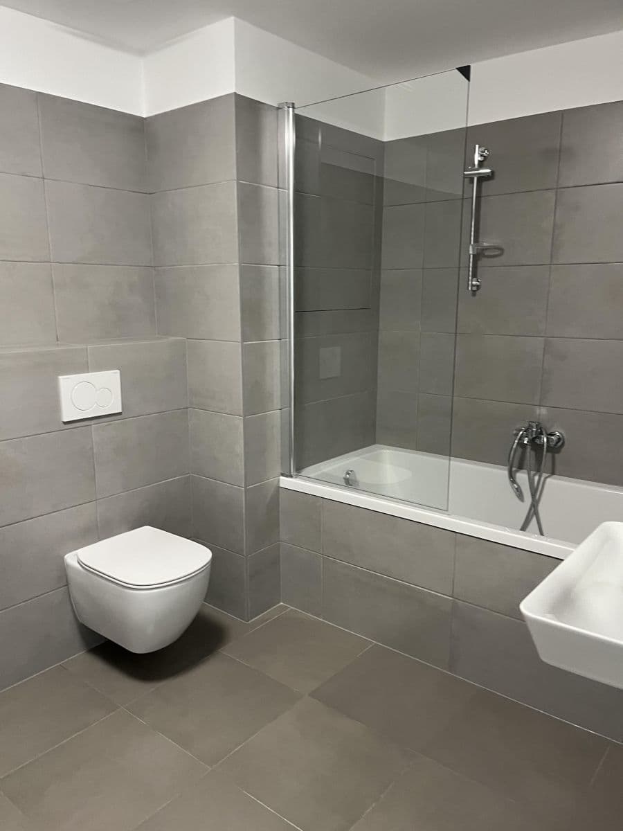 Pronájem bytu 2+kk 71 m², U Sportovní školy, Pardubice, Pardubický kraj Pronájem bytu 2+kk 71 m², U Sportovní školy, Pardubice, Pardubický kraj