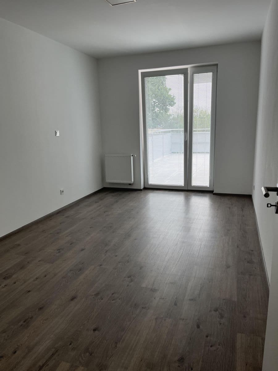 Pronájem bytu 2+kk 71 m², U Sportovní školy, Pardubice, Pardubický kraj Pronájem bytu 2+kk 71 m², U Sportovní školy, Pardubice, Pardubický kraj