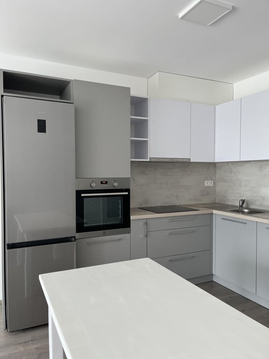 Pronájem bytu 2+kk 71 m², U Sportovní školy, Pardubice, Pardubický kraj Pronájem bytu 2+kk 71 m², U Sportovní školy, Pardubice, Pardubický kraj