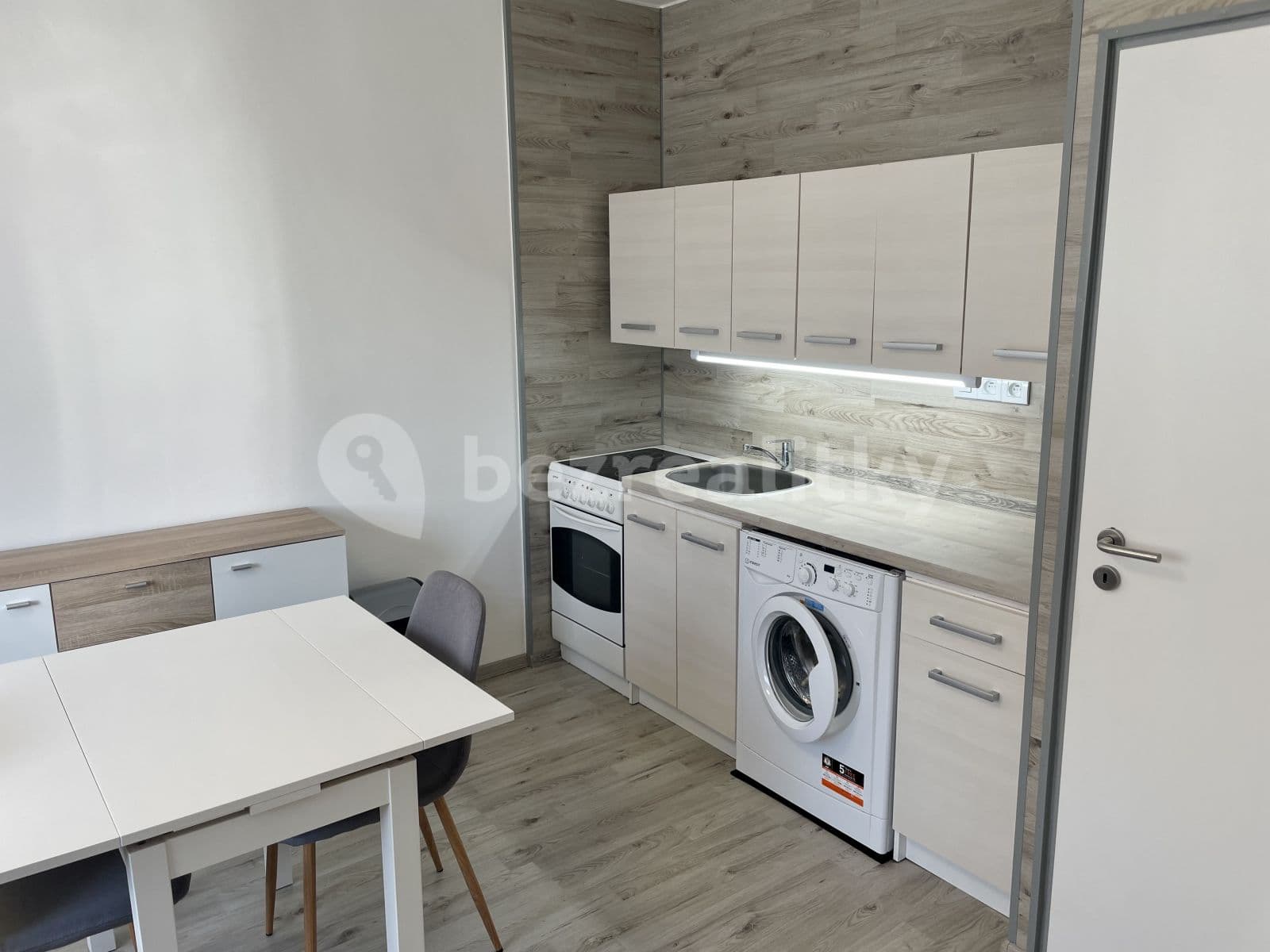 Pronájem bytu 1+1 38 m², Tuchomyšlská, Chlumec, Ústecký kraj Pronájem bytu 1+1 38 m², Tuchomyšlská, Chlumec, Ústecký kraj