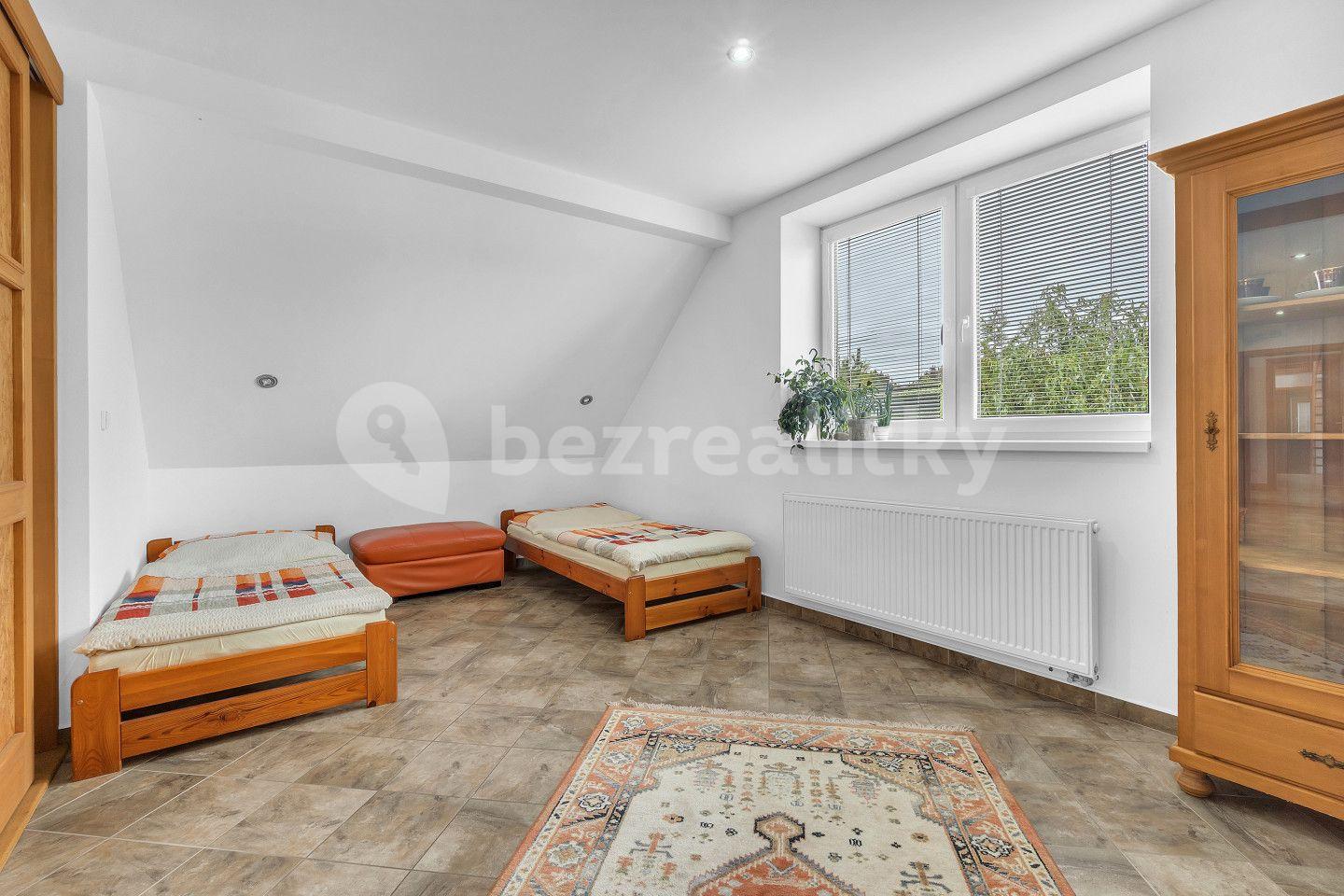 Prodej nebytového prostoru 2.356 m², Nová Paka, Královéhradecký kraj