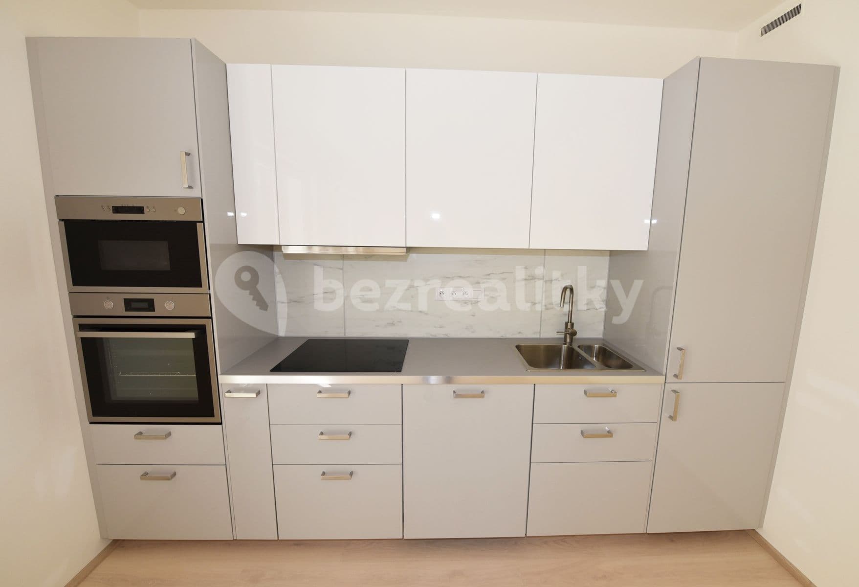 Pronájem bytu 2+kk 59 m², Petrohradská, Praha, Praha Pronájem bytu 2+kk 59 m², Petrohradská, Praha, Praha