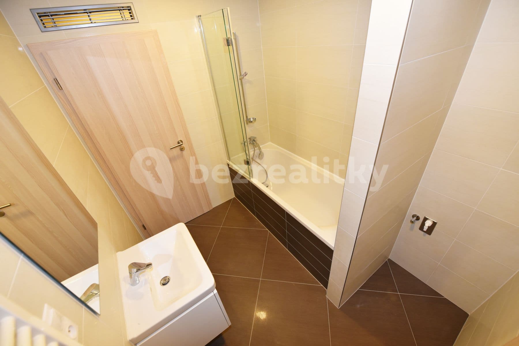 Pronájem bytu 2+kk 59 m², Petrohradská, Praha, Praha Pronájem bytu 2+kk 59 m², Petrohradská, Praha, Praha